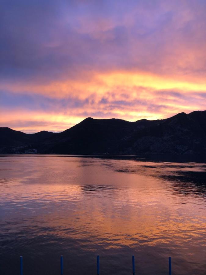Residenza Di Prestigio In Riva Al Lago Marone Loft Dış mekan fotoğraf